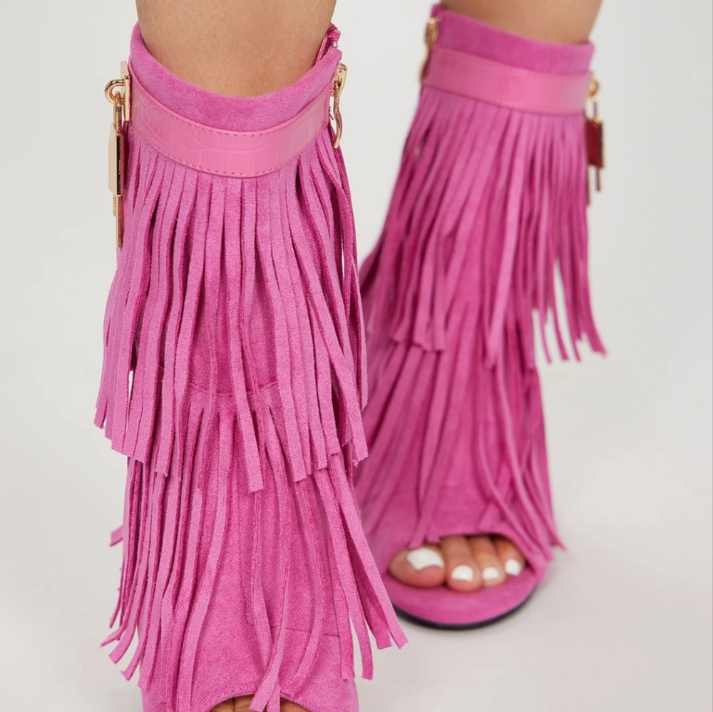 FASHION NOVA New Girl On Da Block Flat Sandals- Pink